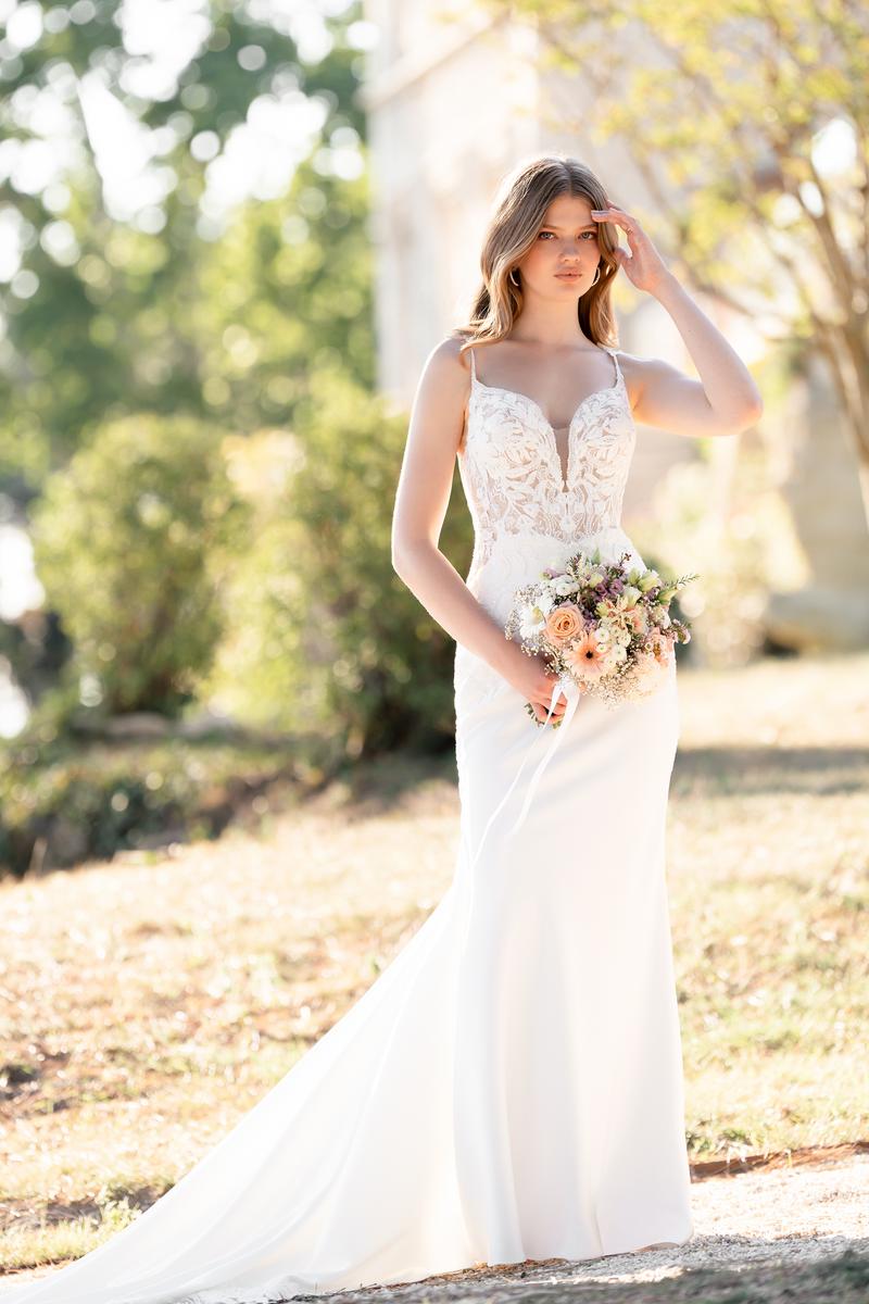 Allure Bridals Romance R3804