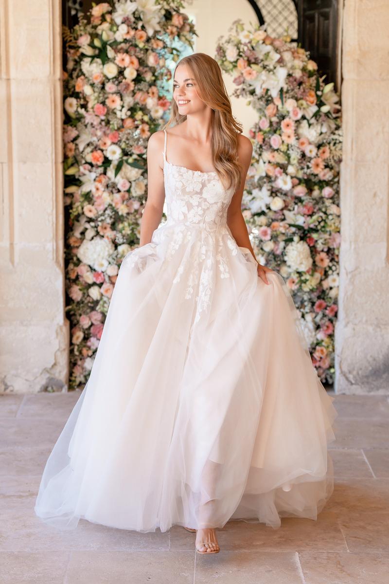 Allure Bridals Romance R3805