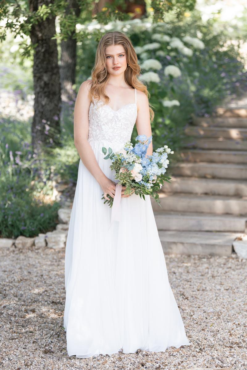 Allure Bridals Romance R3808