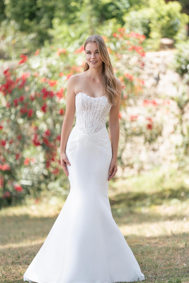 Allure Bridals Romance R3809