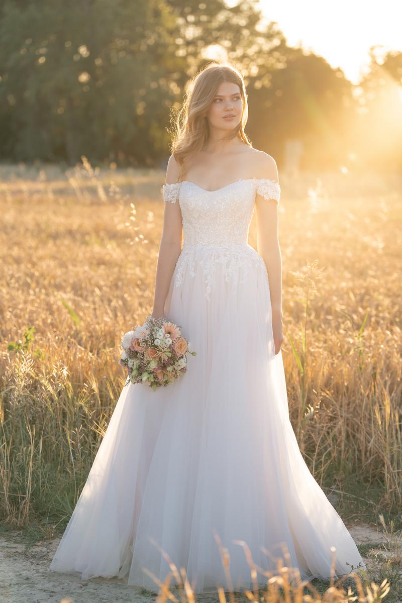 Allure Bridals Romance R3812