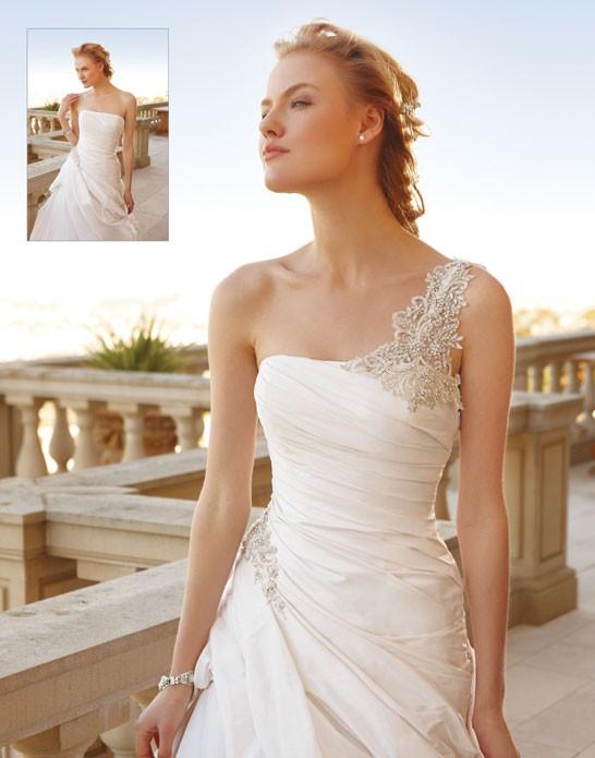 Casablanca Bridal 2050