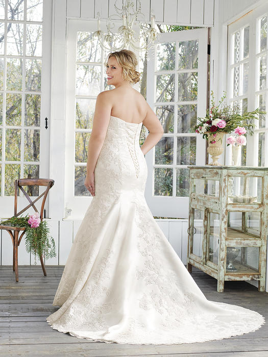 Thistle - Casablanca Bridal  2257