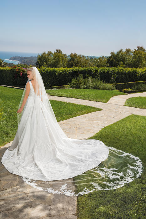 Casablanca Bridal 2372