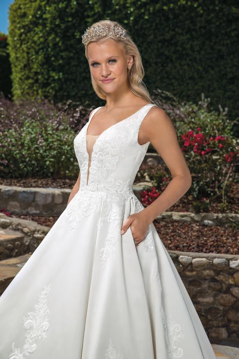 Casablanca Bridal 2372