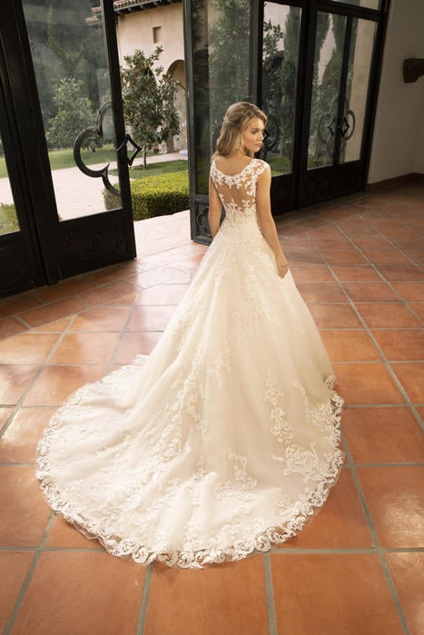 Casablanca Bridal 2383