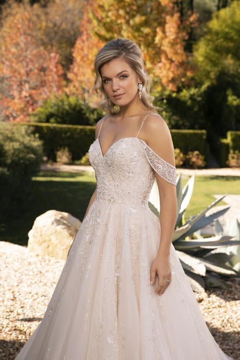 Casablanca Bridal 2389