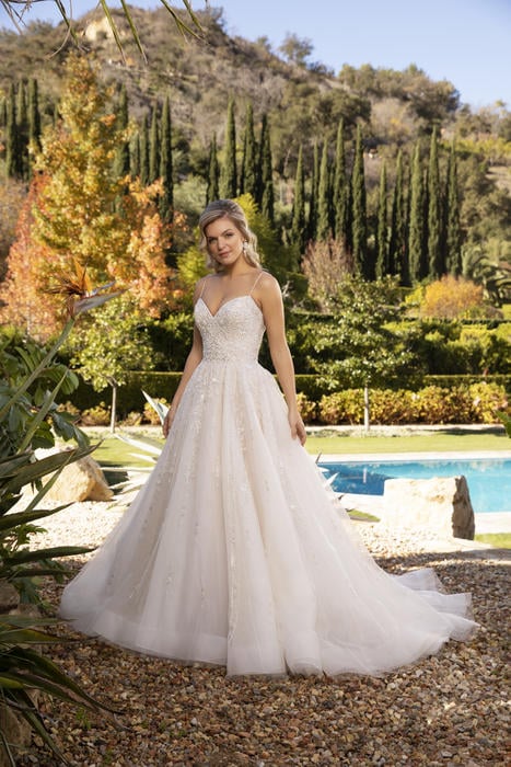 Casablanca Bridal 2389