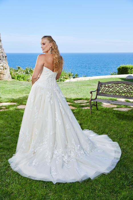 Casablanca Bridal 2412