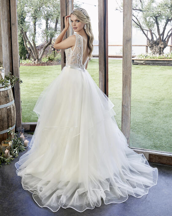 Casablanca Bridal 2425