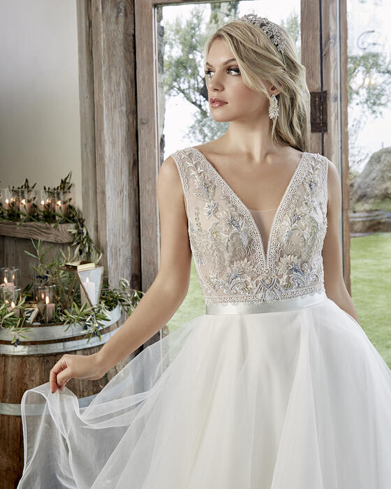 Casablanca Bridal 2425