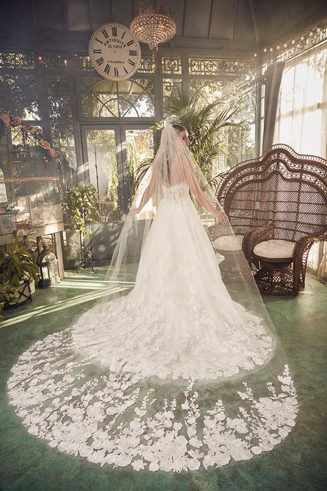 Casablanca Bridal 2481