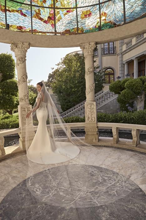 Casablanca Bridal 2515