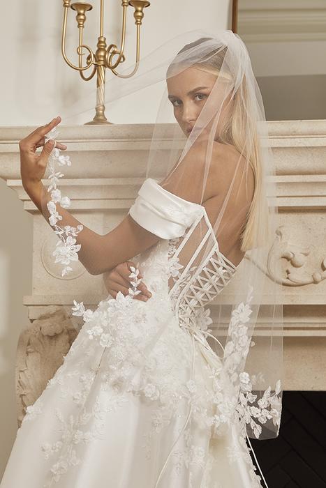 Casablanca Bridal 2572