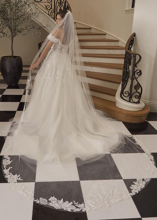 Casablanca Bridal 2574