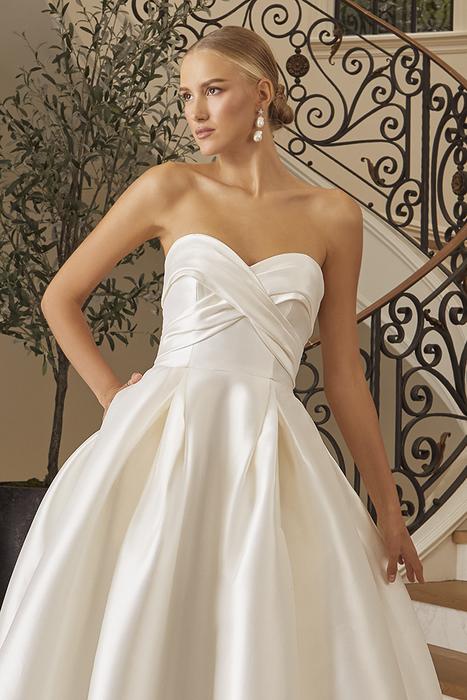 Casablanca Bridal 2575