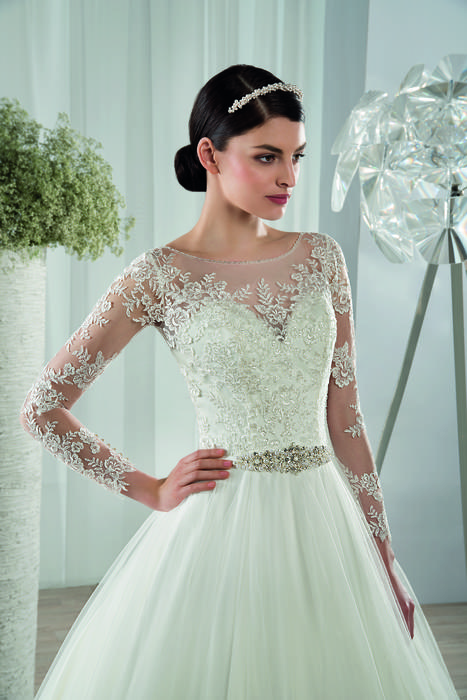 Demetrios Bridal 582