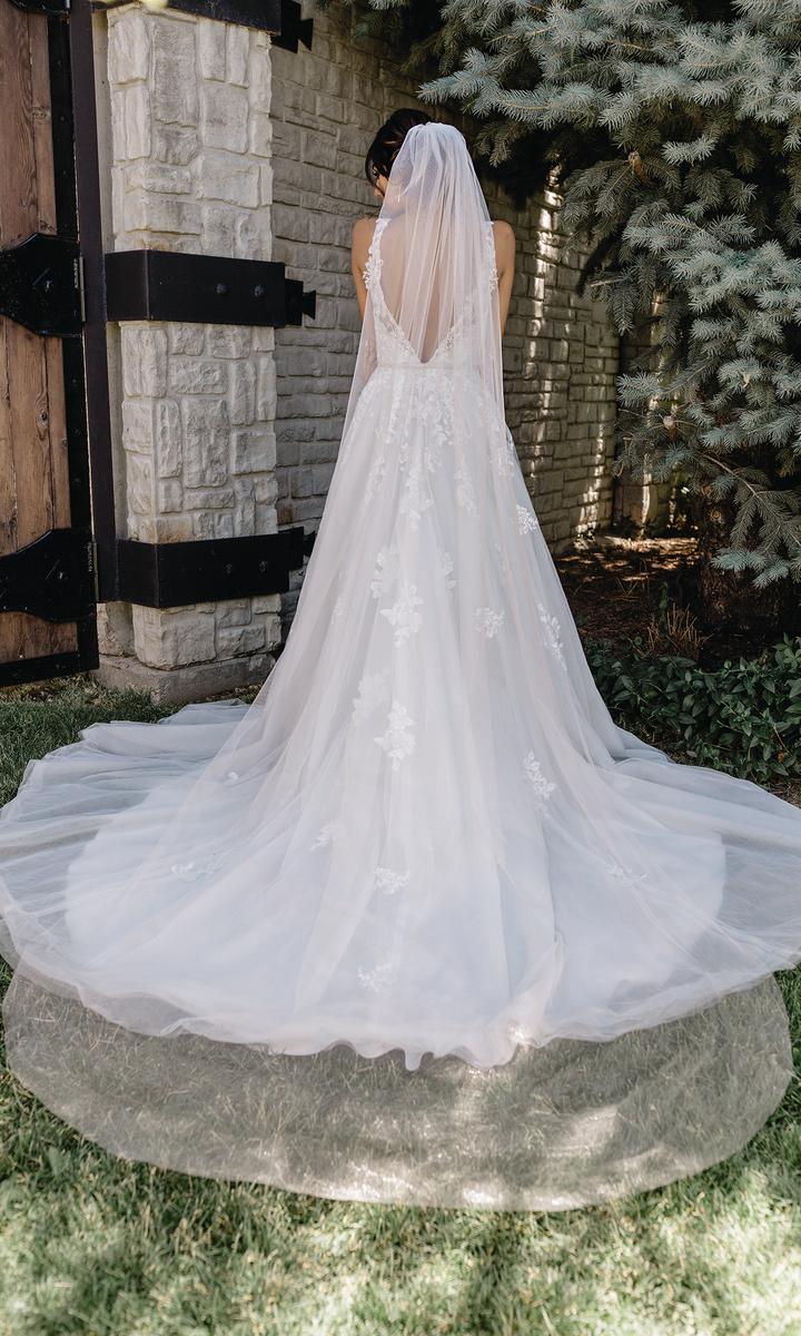 En Vogue Bridal V2085C