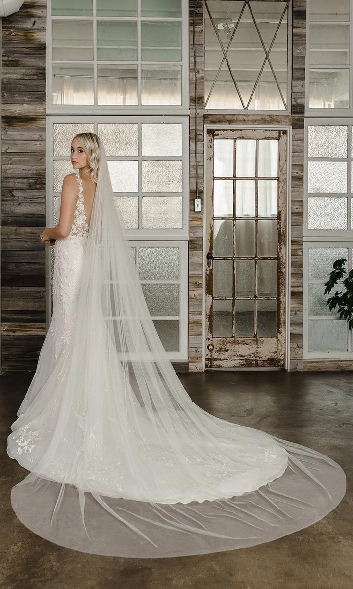 En Vogue Bridal V2103WC