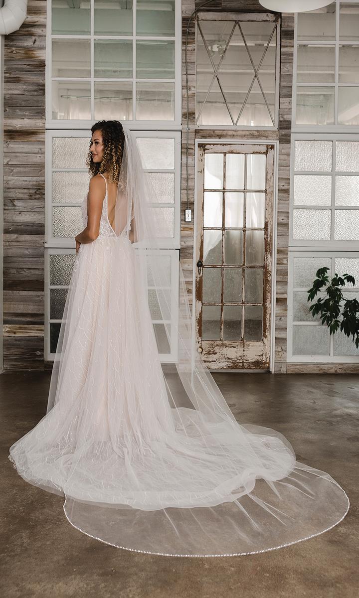 En Vogue Bridal V2190C