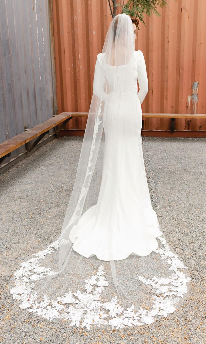 En Vogue Bridal V2289C