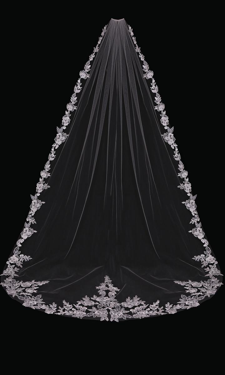 En Vogue Bridal V2289C