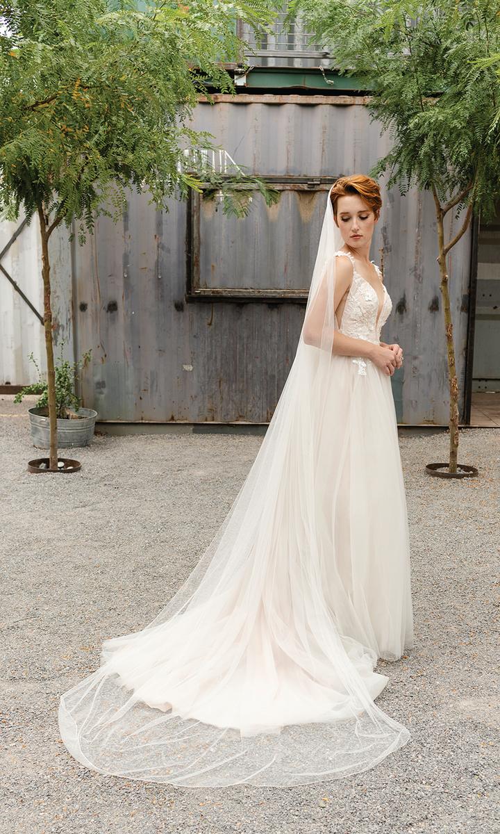 En Vogue Bridal V2292C