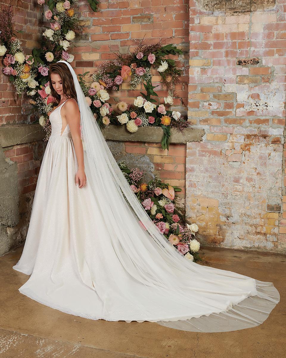 En Vogue Bridal V2293C