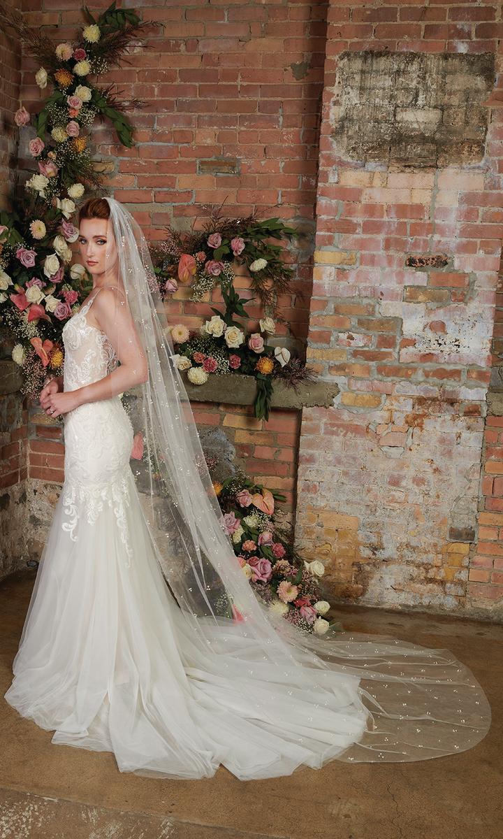 En Vogue Bridal V2295C