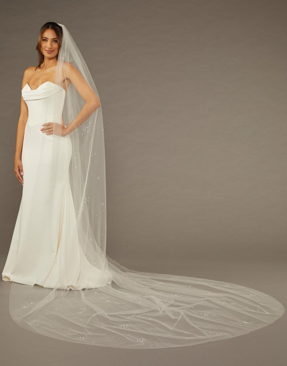 En Vogue Bridal V2486RC