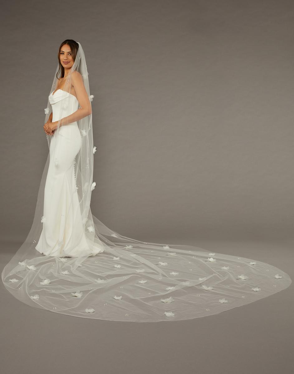 En Vogue Bridal V2492RC