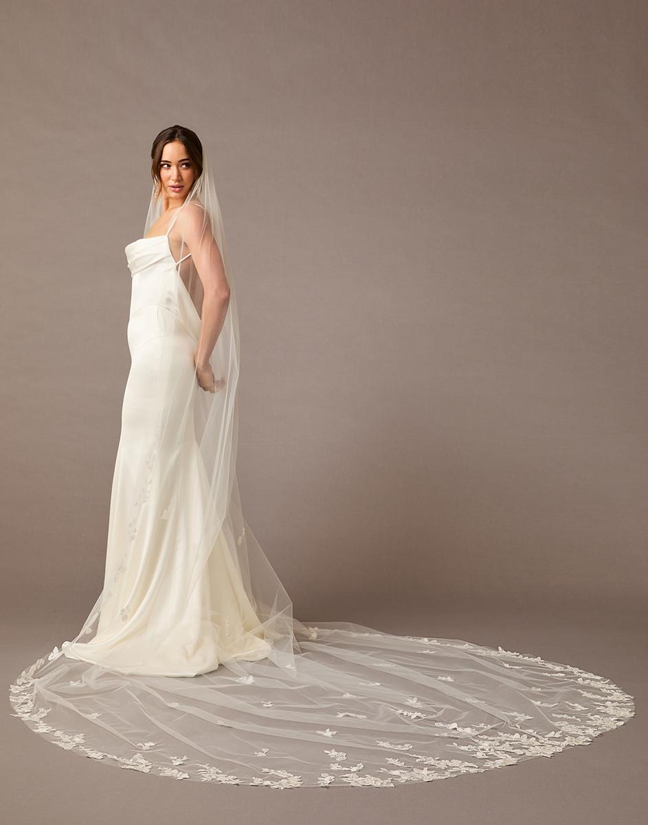 En Vogue Bridal V2592RC