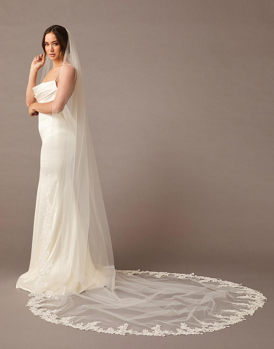 En Vogue Bridal V2597RC