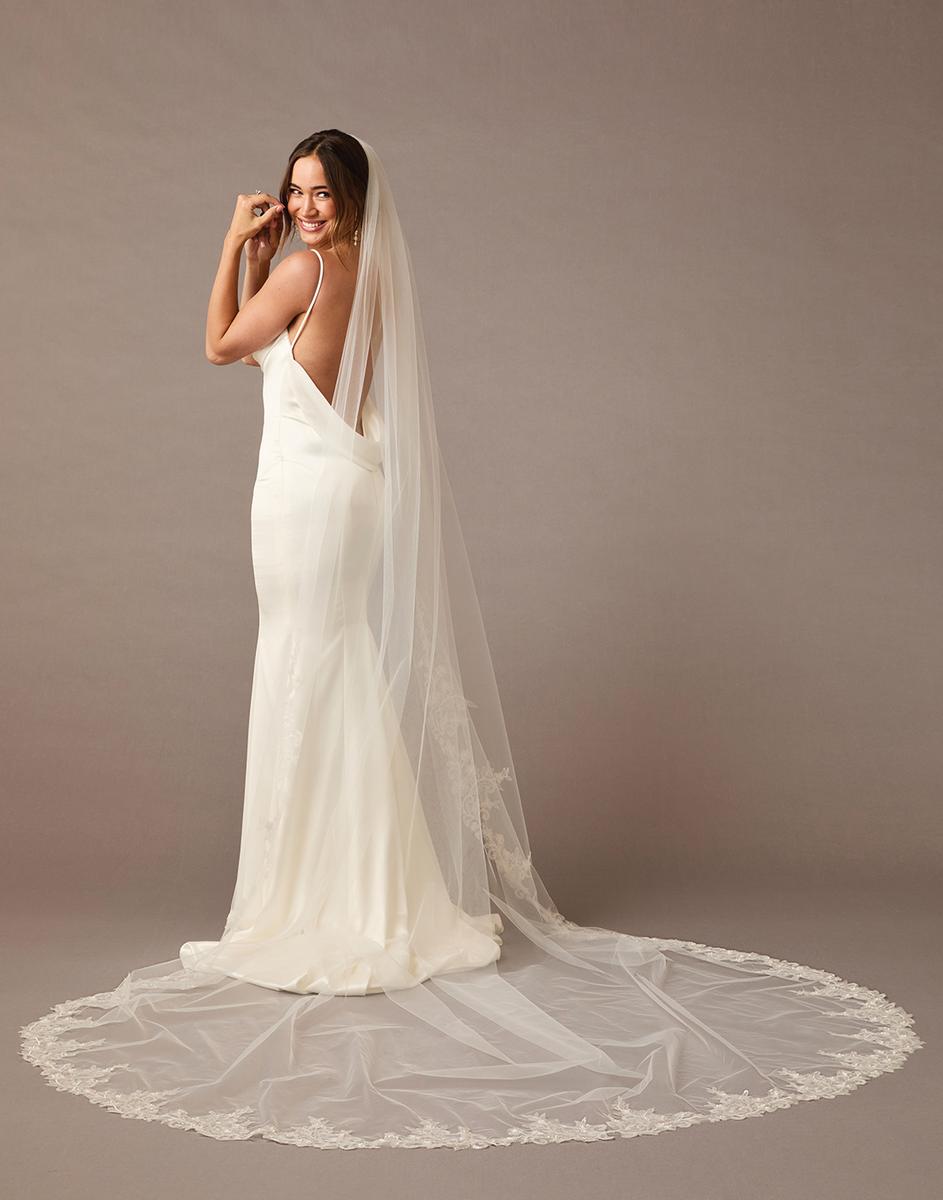 En Vogue Bridal V2598RC