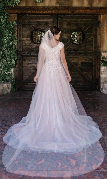 enVogue Bridal Veil V2087C