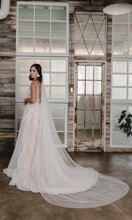 enVogue Bridal Veil V2103C