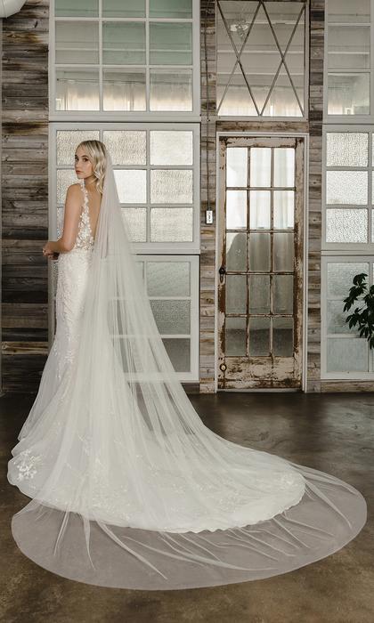 enVogue Bridal Veil V2103WC