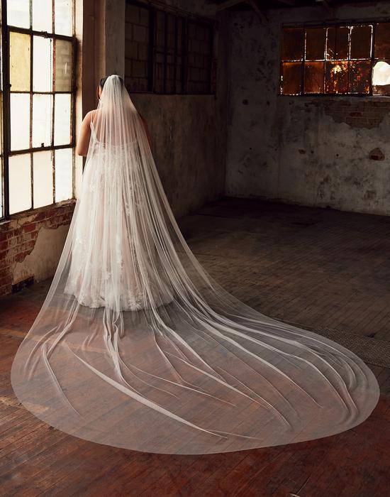 enVogue Bridal Veil V2103WRC