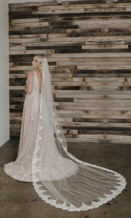 enVogue Bridal Veil V2197C