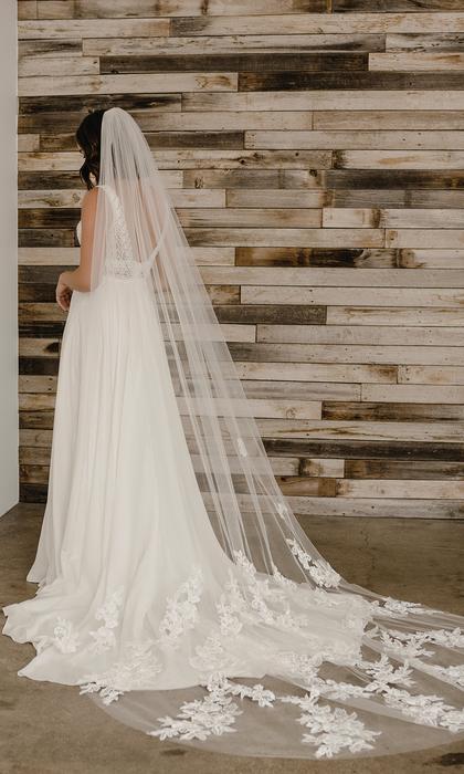 enVogue Bridal Veil V2198C