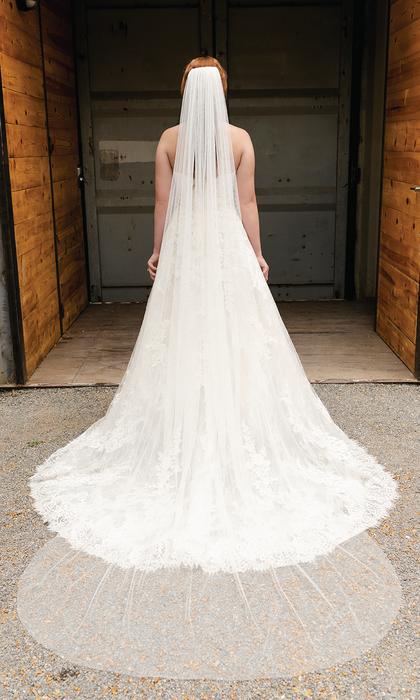 enVogue Bridal Veil V2294C