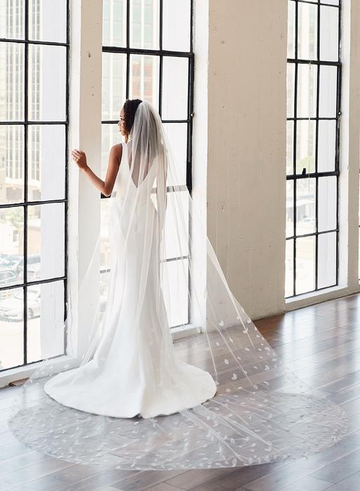 enVogue Bridal Veil V2382RC