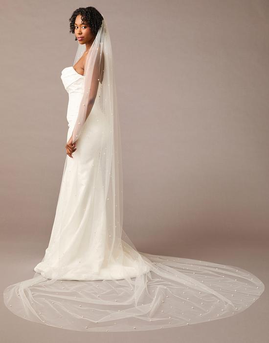 enVogue Bridal Veil V2586WRC