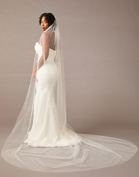 enVogue Bridal Veil V2586WRC