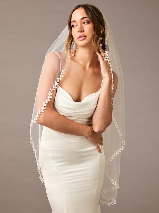 enVogue Bridal Veil V2587SF