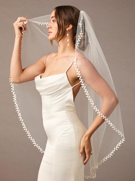 enVogue Bridal Veil V2587SF