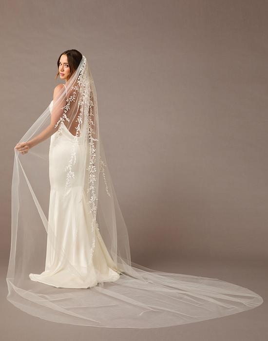 enVogue Bridal Veil V2589RC