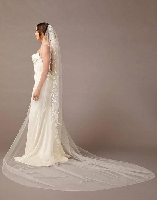 enVogue Bridal Veil V2589RC