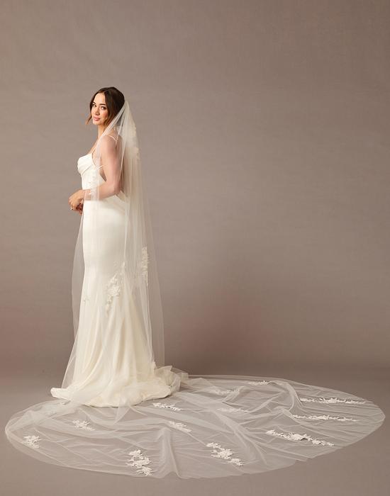 enVogue Bridal Veil V2590WRC