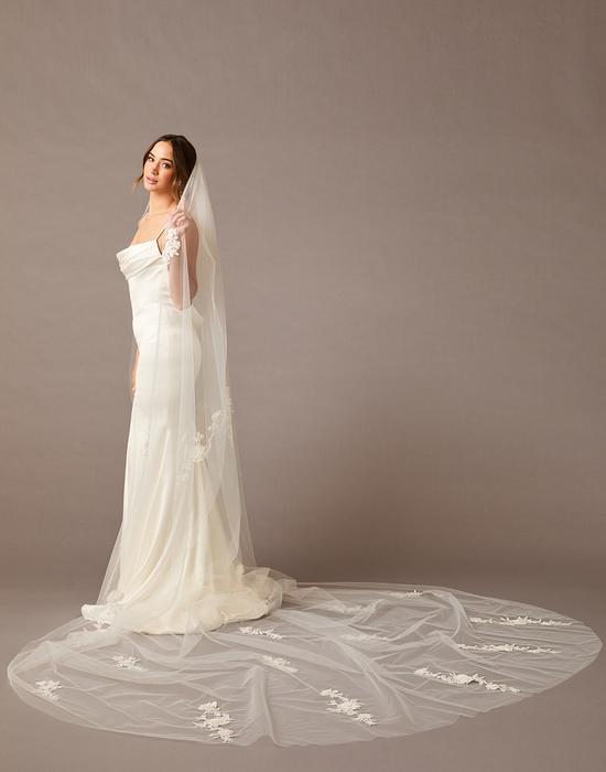 enVogue Bridal Veil V2590WRC